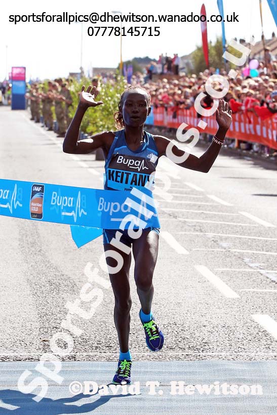 Mary Keitany wins the womens 2014 BUPA Great North Run. Photo: David T. Hewitson/Sports for All Pics